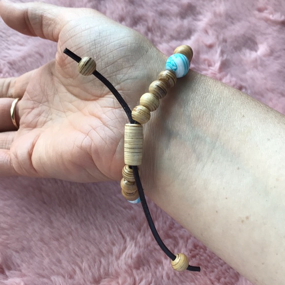 Handmade wooden beads bracelet with leather thread - Picture 3 of 9